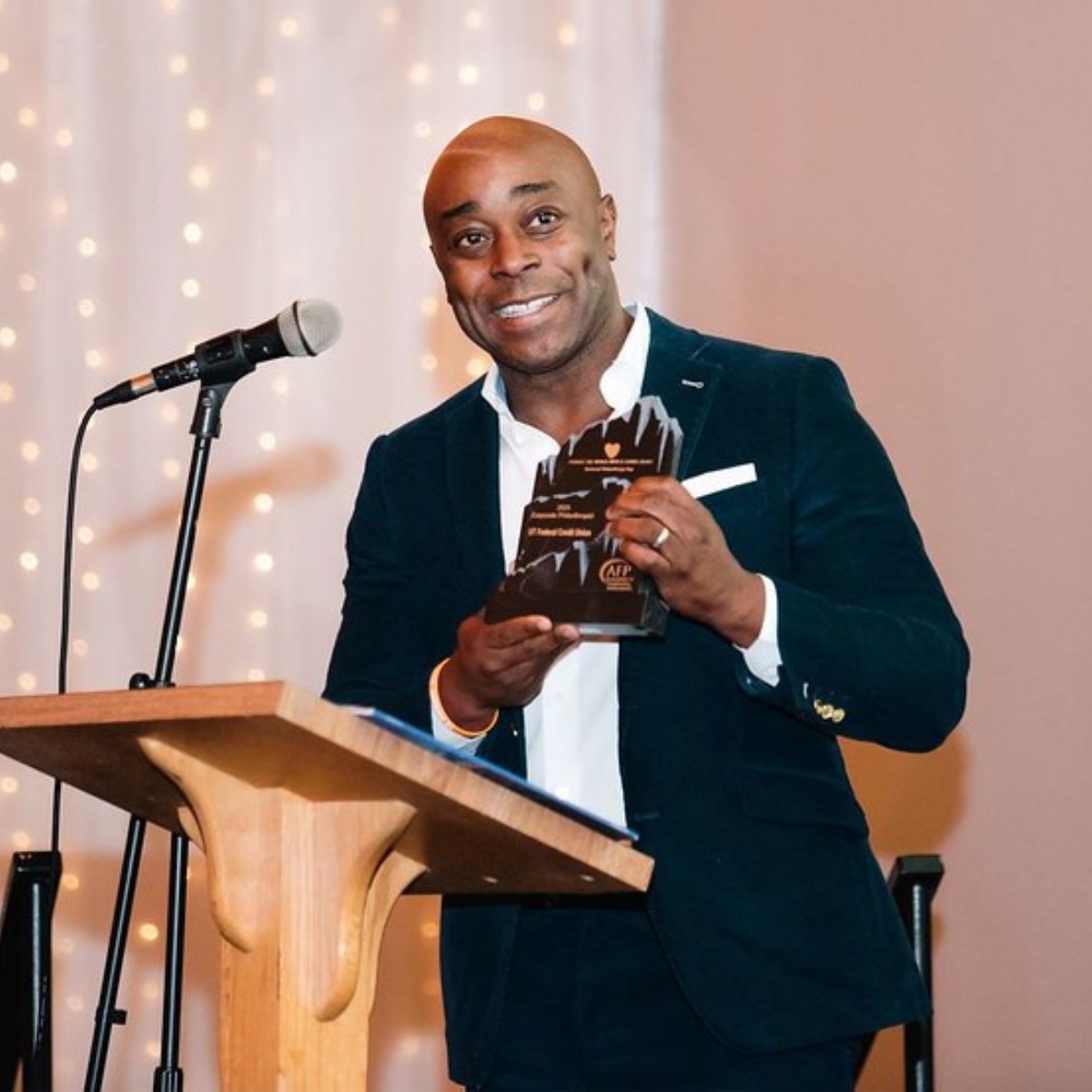 CEO Kenyon Warren receiving Philanthropist Award