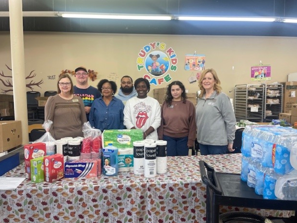 Team 2 Donates Food to Trudy's Kids CafÃ©